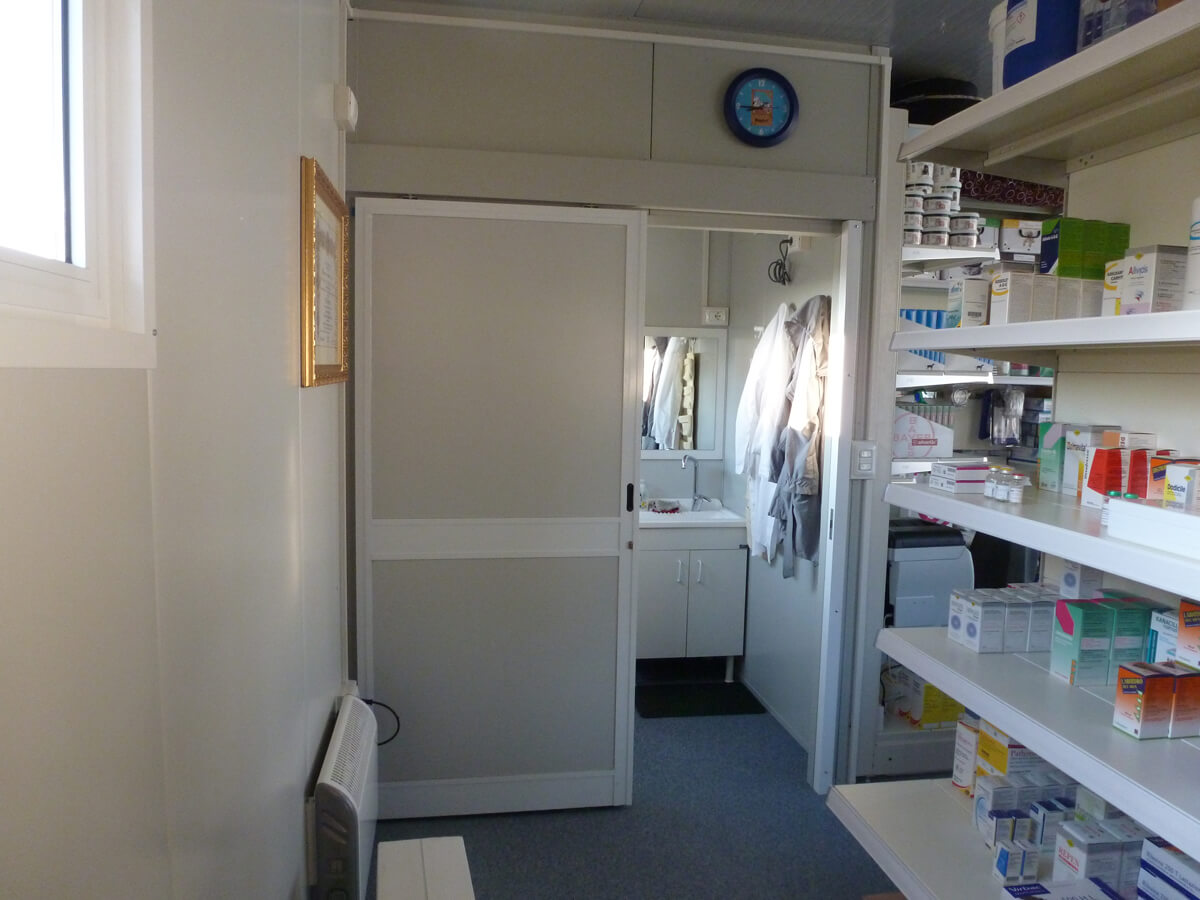 Ambulatorio dentro a un modulo prefabbricato