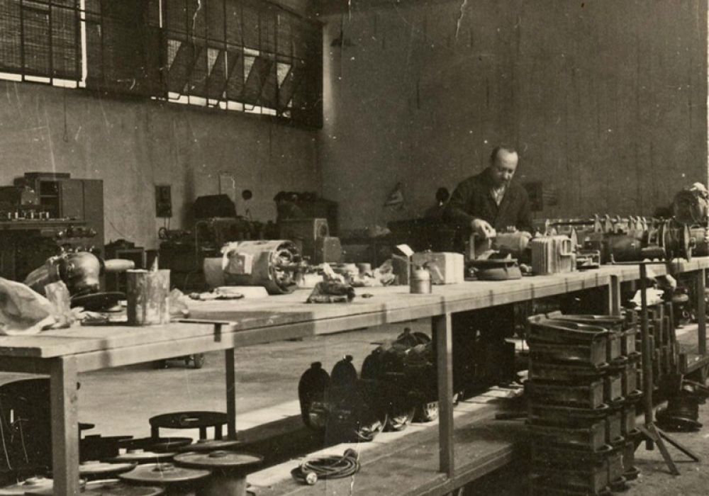 Foto d'archivio operaio che lavora